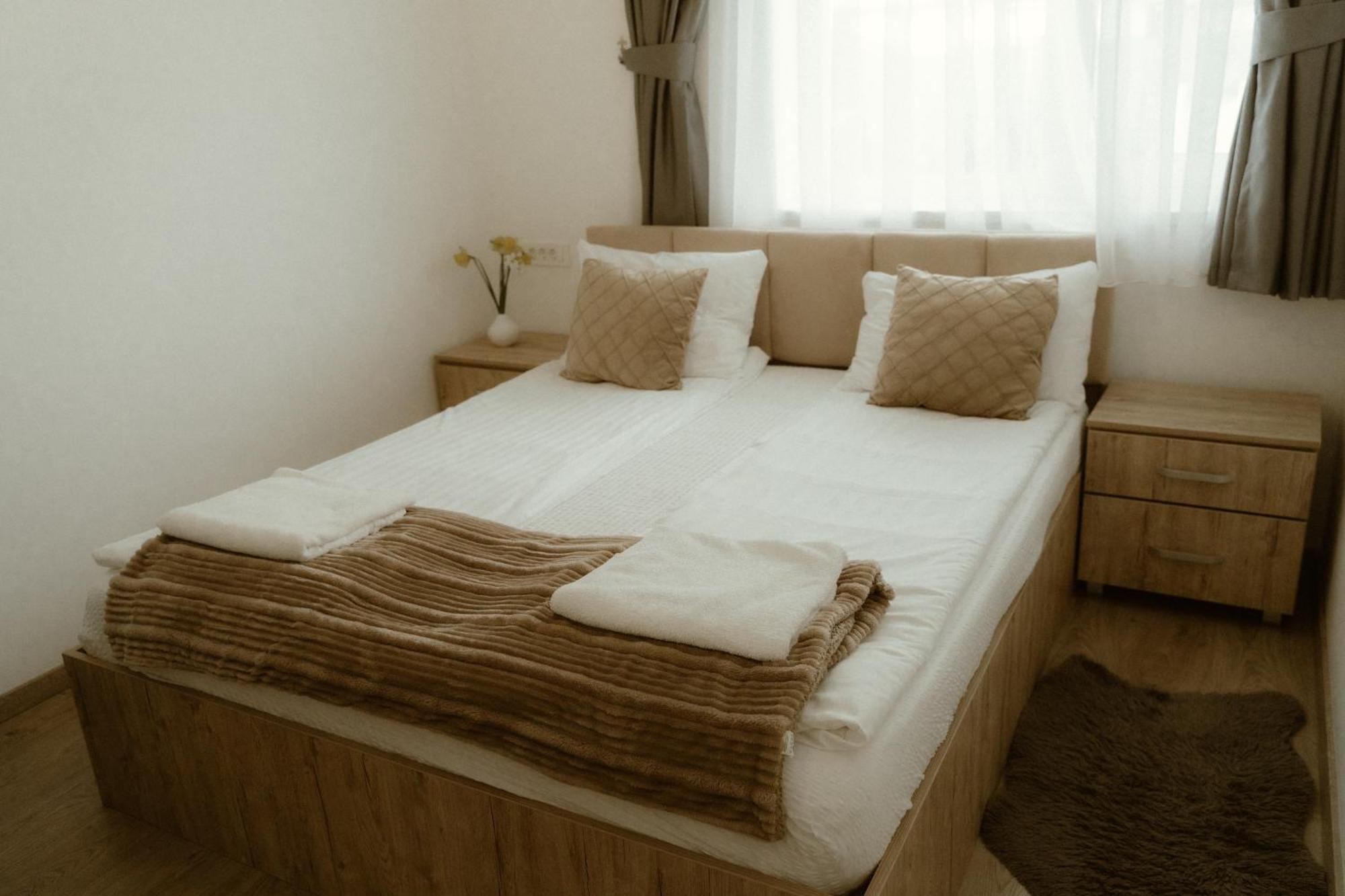 Casa Abiiani Hotel Орадеа Екстериор снимка