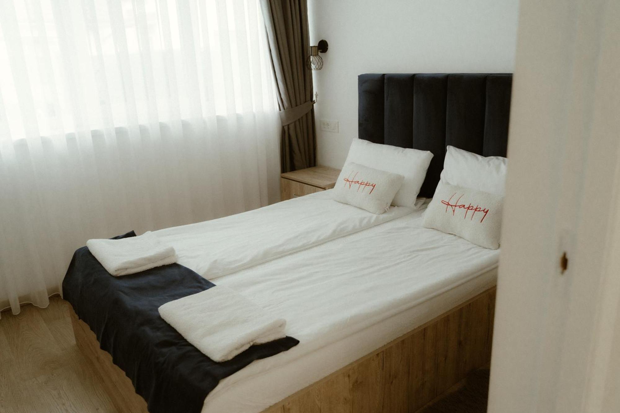 Casa Abiiani Hotel Орадеа Екстериор снимка