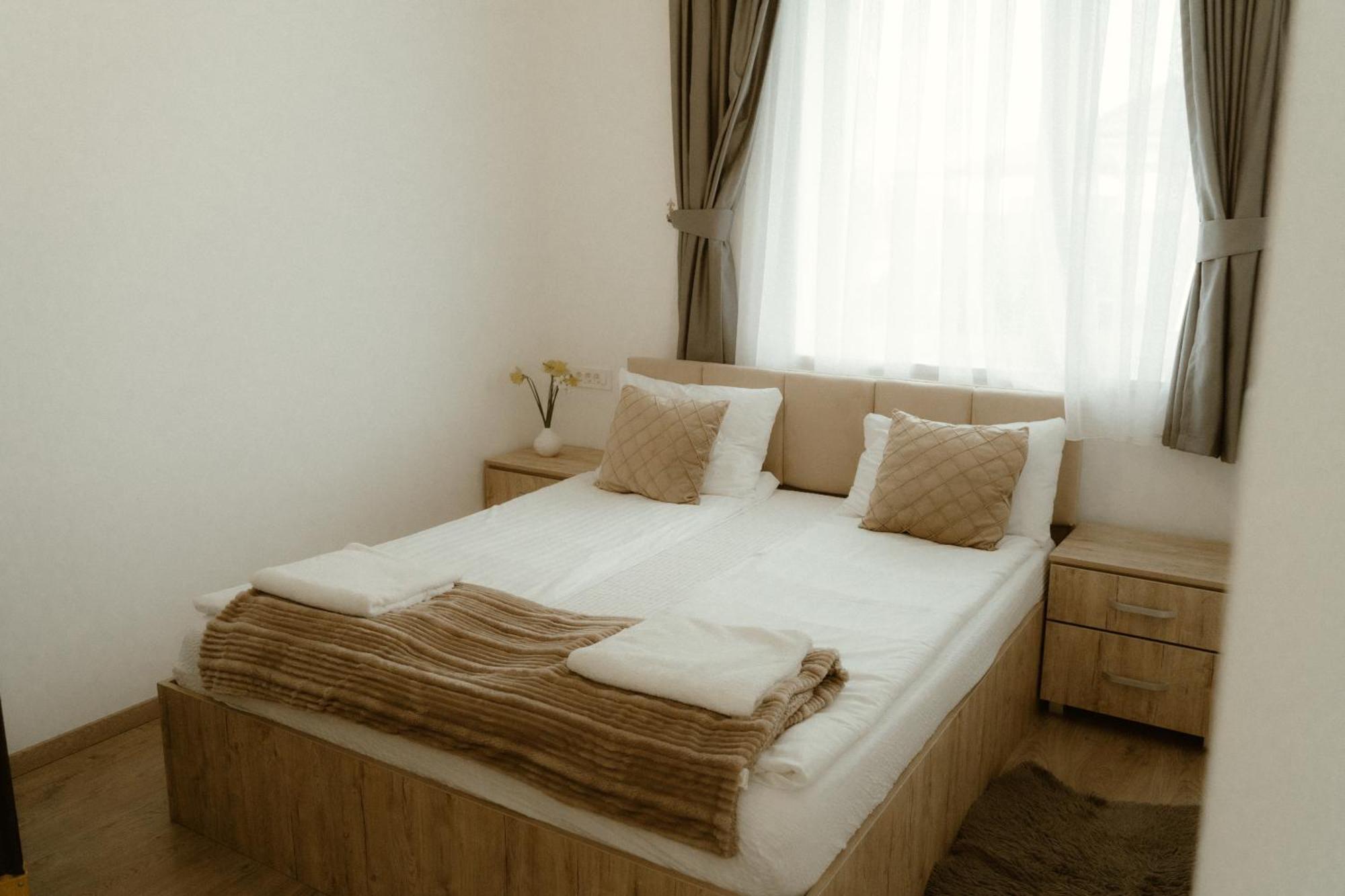 Casa Abiiani Hotel Орадеа Екстериор снимка