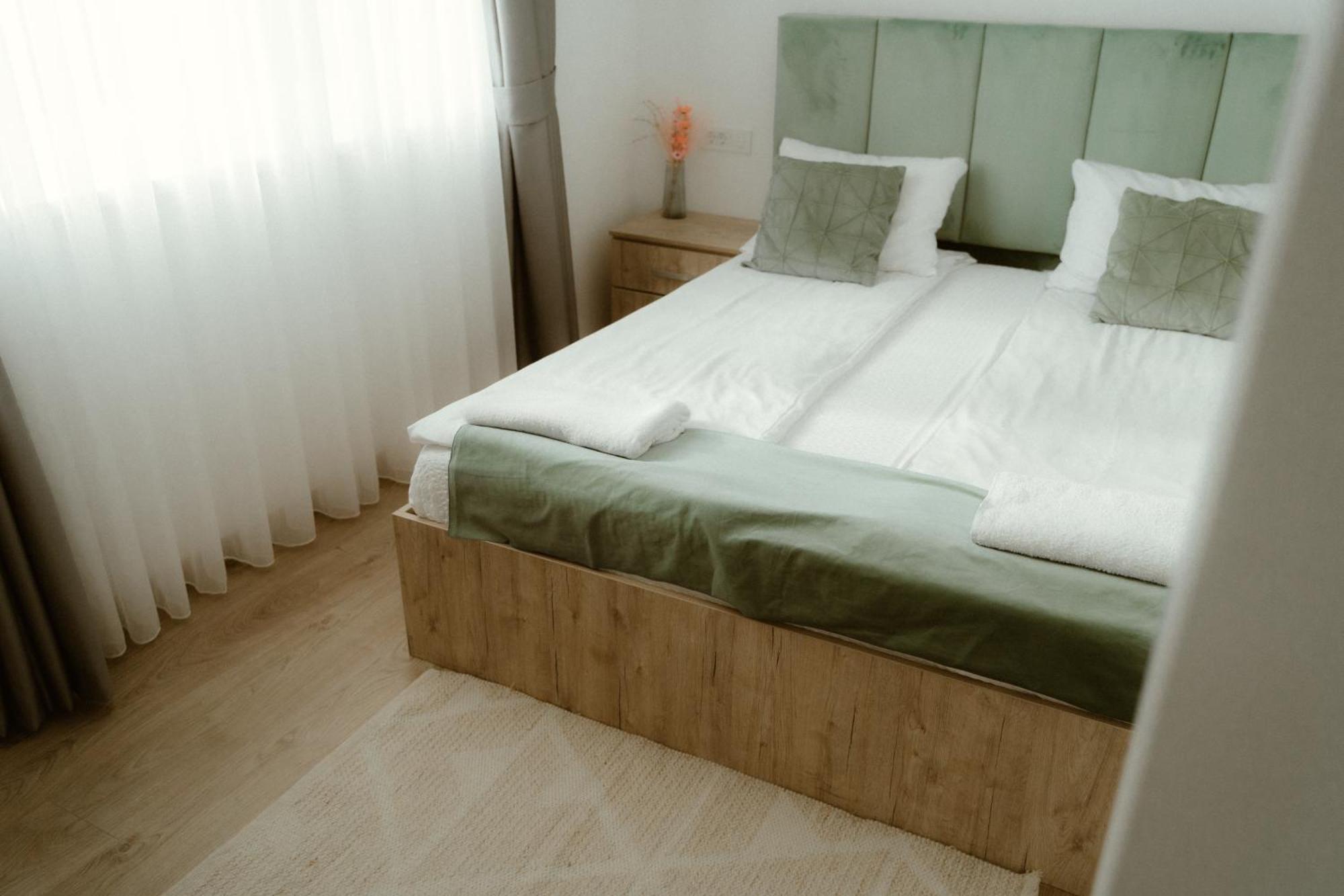 Casa Abiiani Hotel Орадеа Екстериор снимка