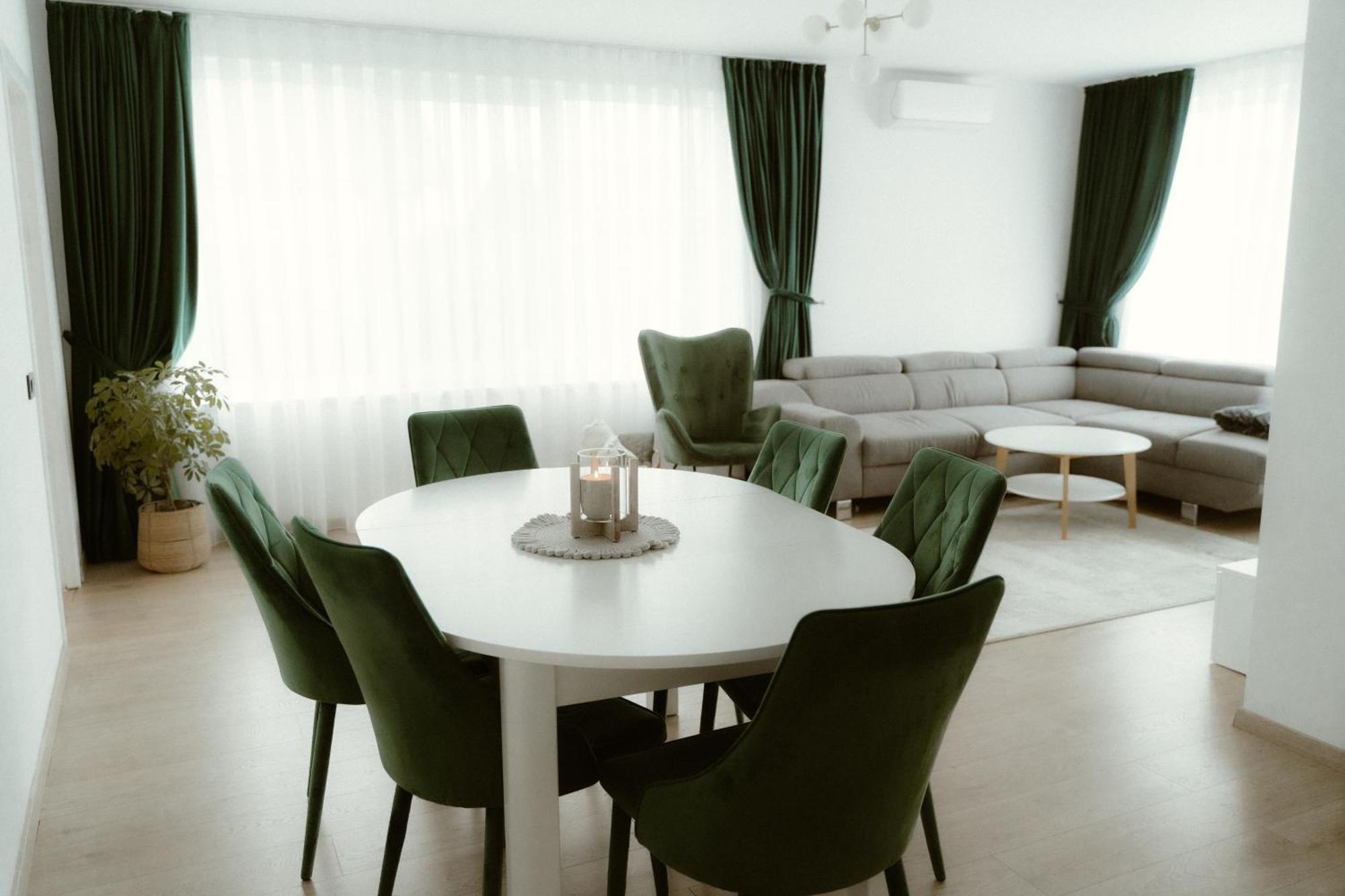 Casa Abiiani Hotel Орадеа Екстериор снимка