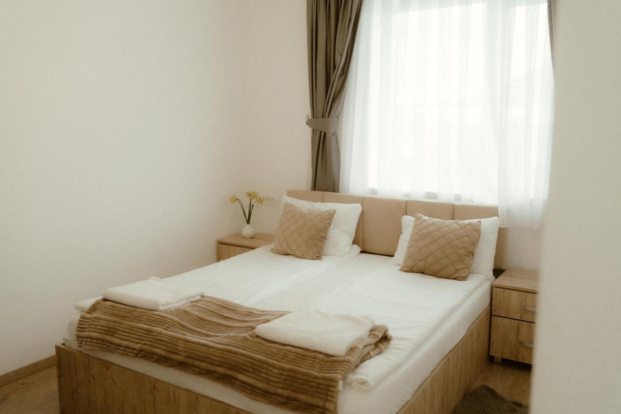 Casa Abiiani Hotel Орадеа Екстериор снимка