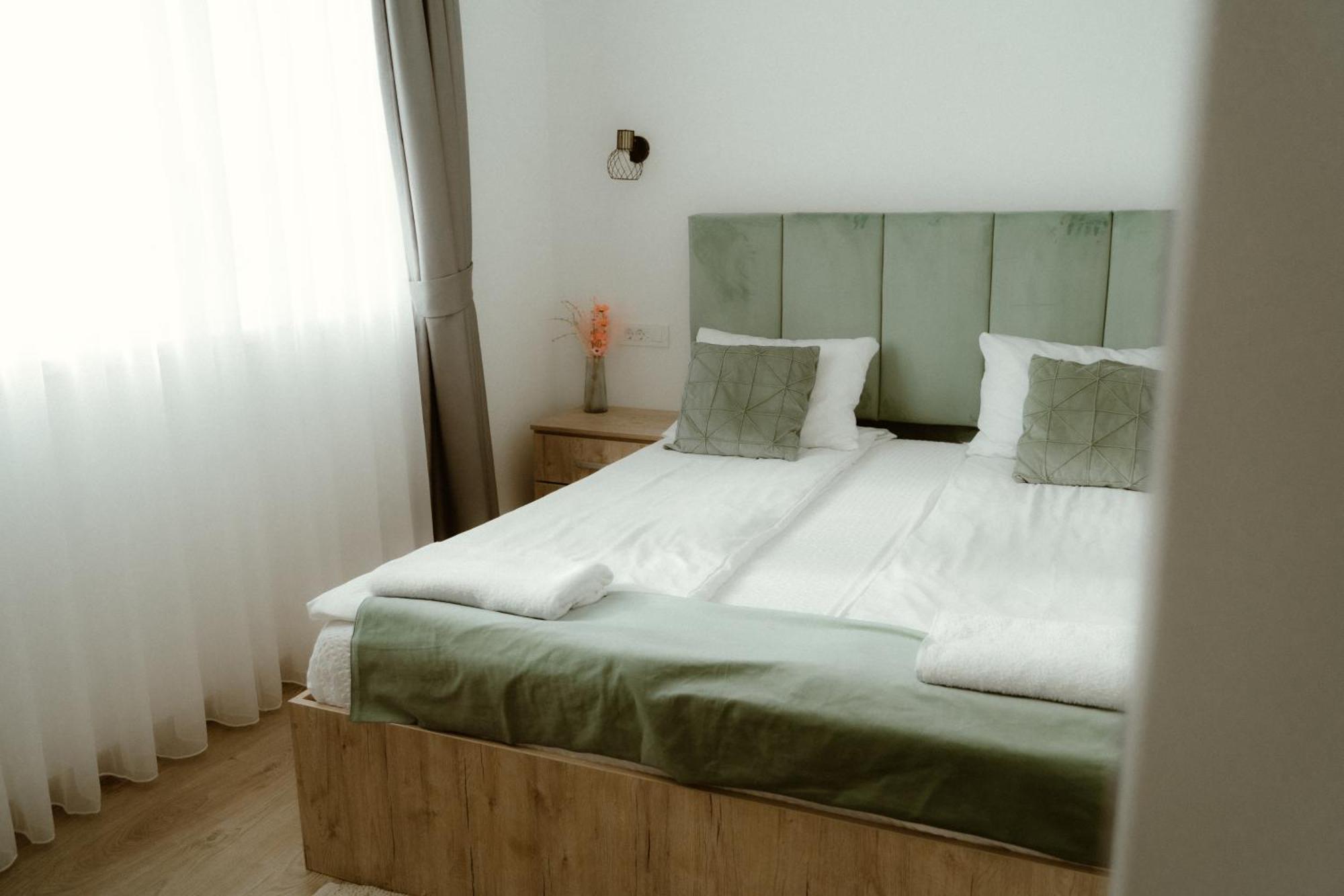 Casa Abiiani Hotel Орадеа Екстериор снимка